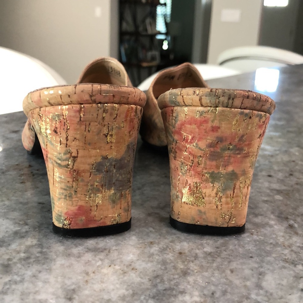 BOB BAKER Kitten Heel Cork Thong Sandals - Picture 5 of 8